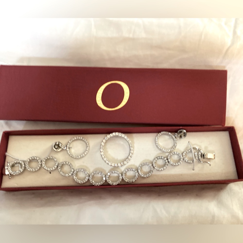 ❤️❤️3 piece set Crystal Circle Sterling Silver Bracelet, Pendant, & Earrings❤️❤️